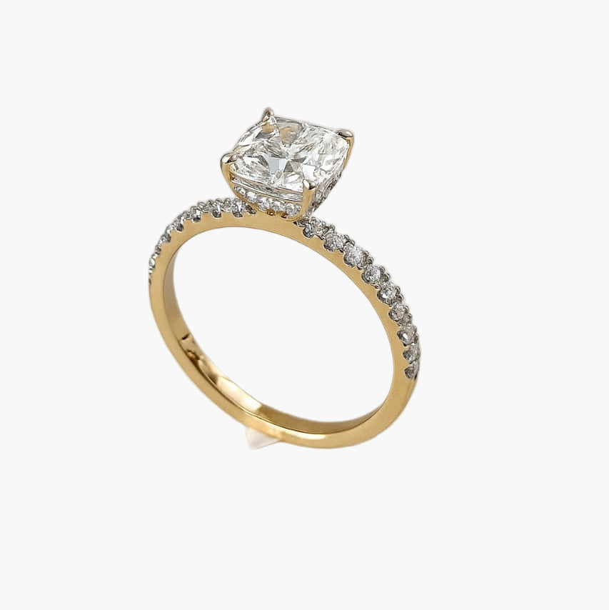 Embracing Round Diamond Ring