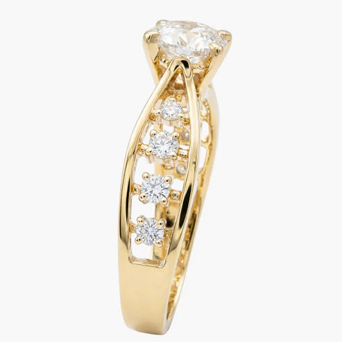 Round Cut Diamond Engagement Ring