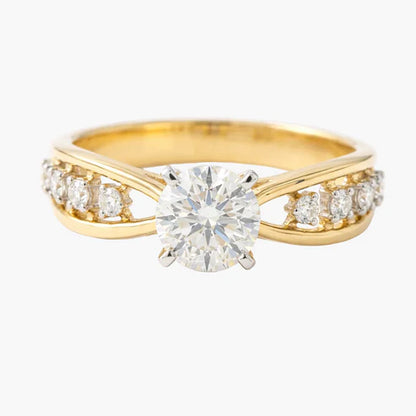 Round Cut Diamond Engagement Ring