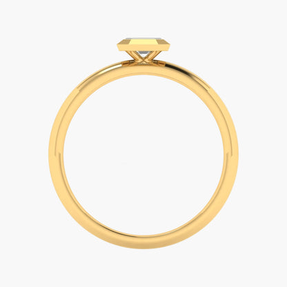 Gold ring with a diamond on a white background, featuring the brand 'Green Lab'.