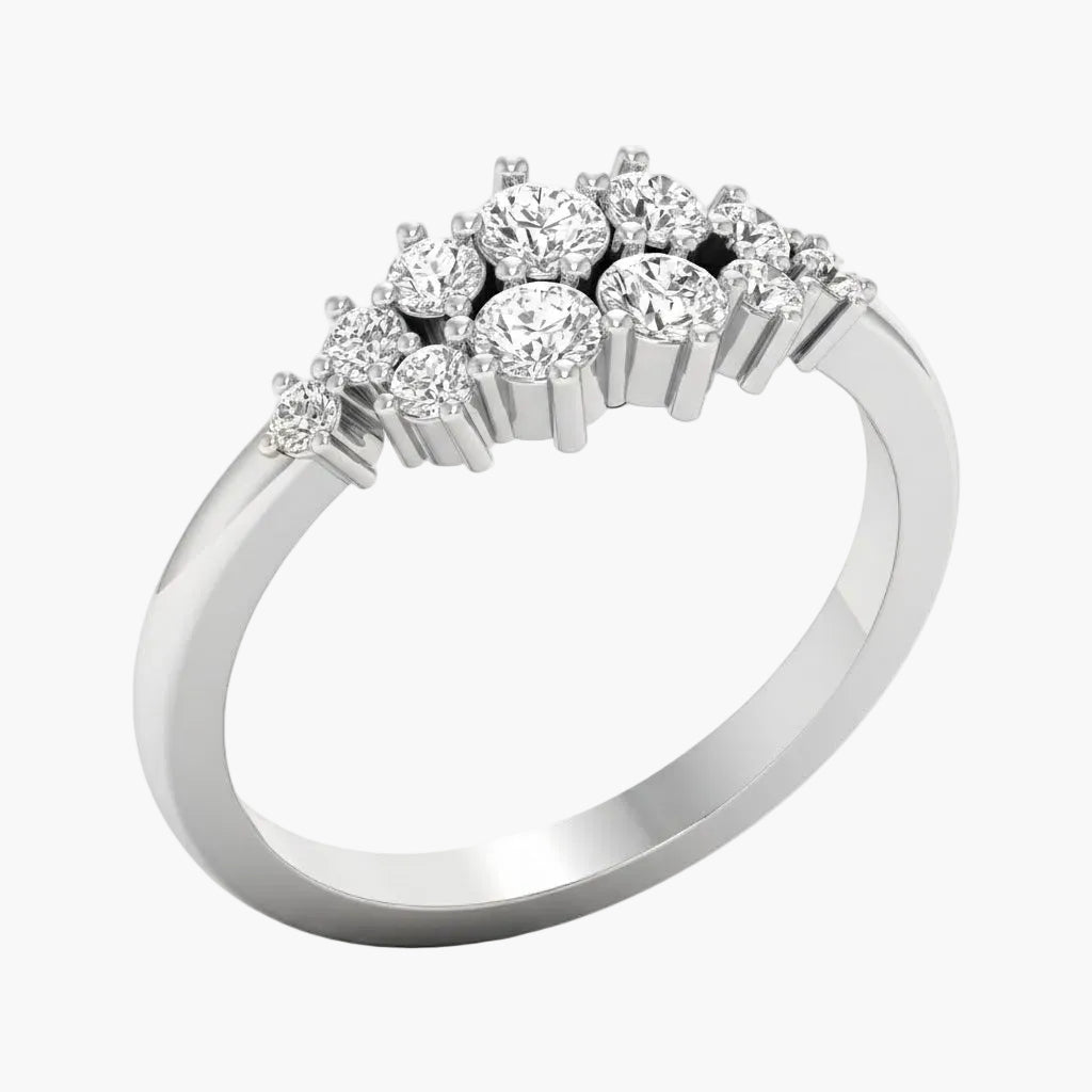 Diamond ring with a white background, featuring the brand 'Green Lab'.