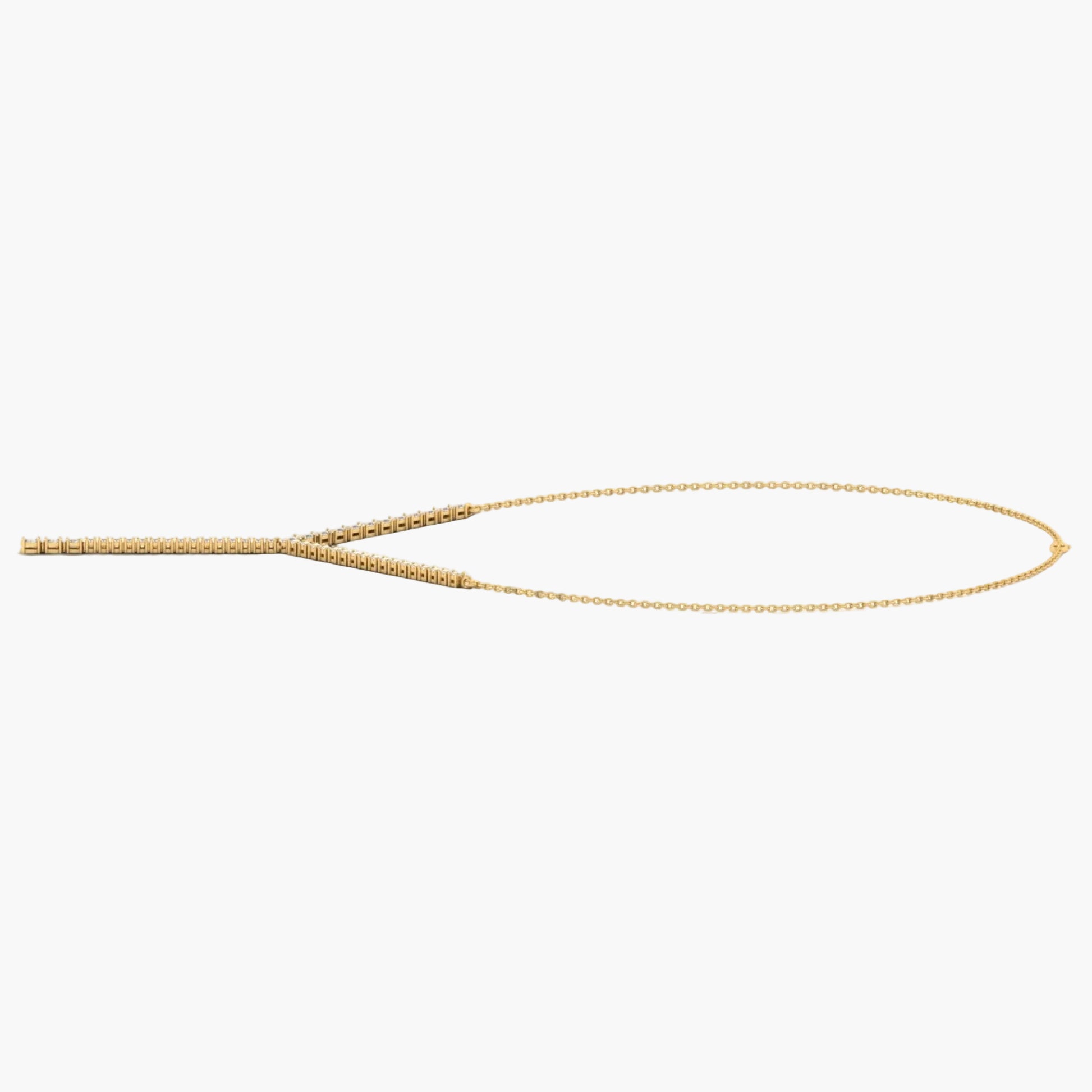 Gold chain on a white background with 'Green Lab' branding.