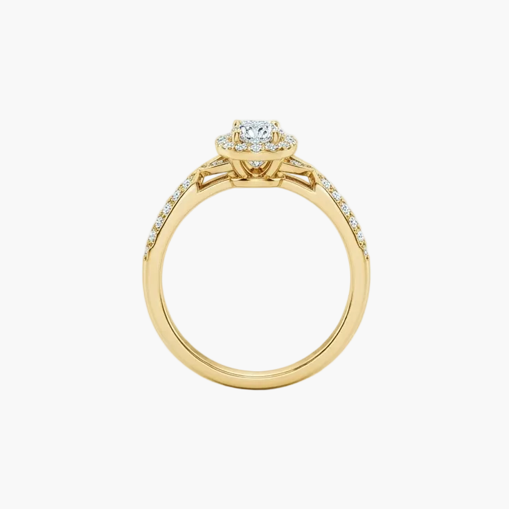 Exquisite Oval Halo Diamond Engagement Ring